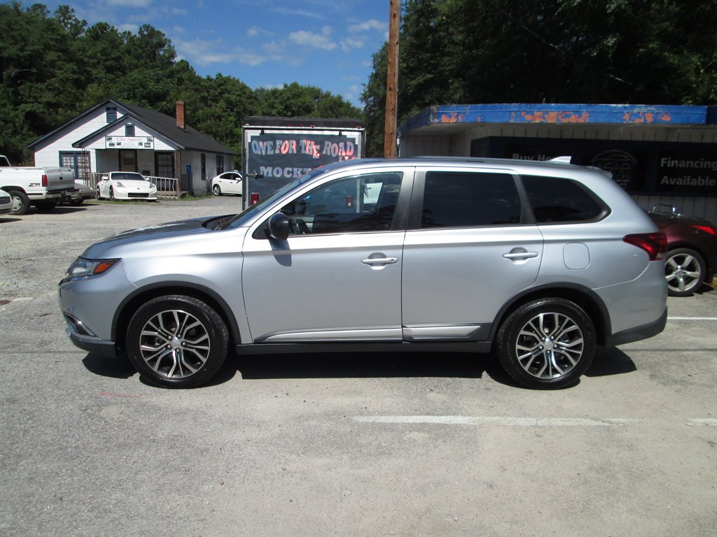 2017 Mitsubishi Outlander ES photo 7