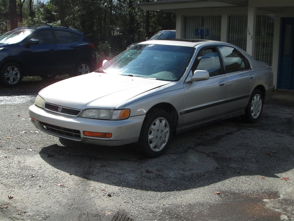 1996 Honda Accord null photo 2