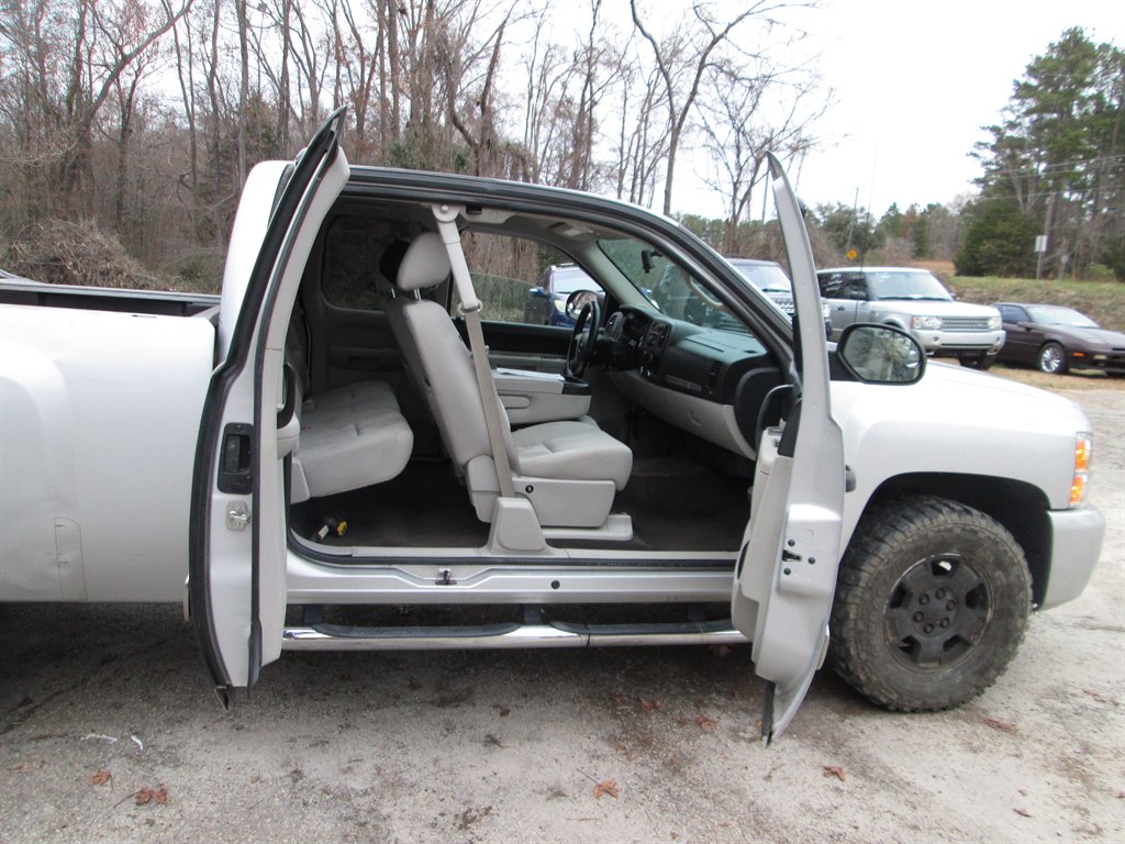 2011 Chevrolet Silverado 1500 LT photo 7