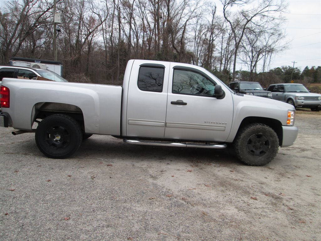 2011 Chevrolet Silverado 1500 LT photo 5