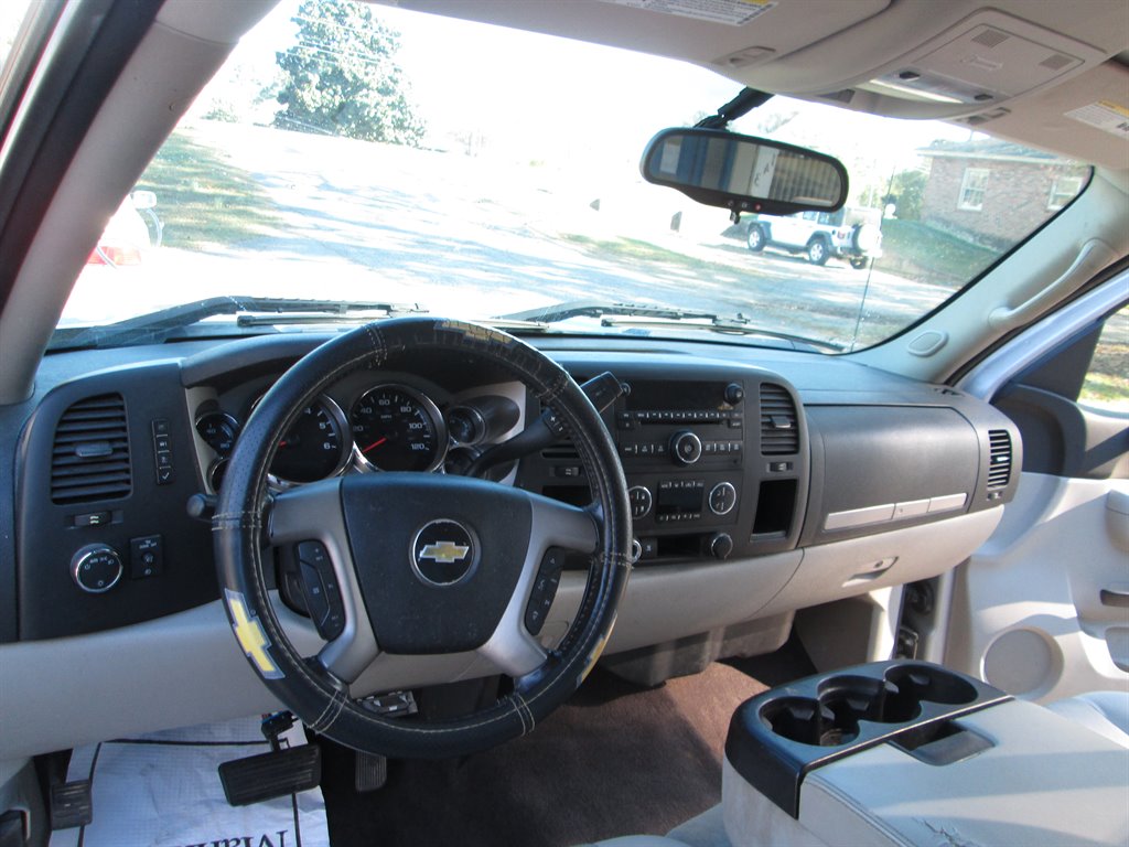 2011 Chevrolet Silverado 1500 LT photo 9