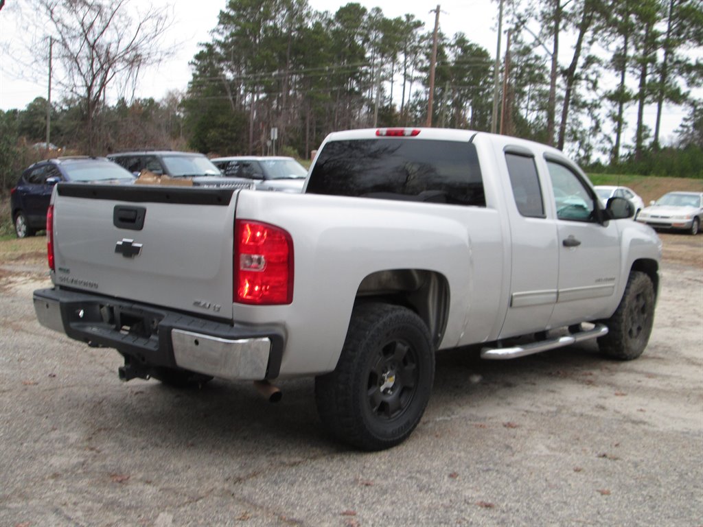 2011 Chevrolet Silverado 1500 LT photo 4