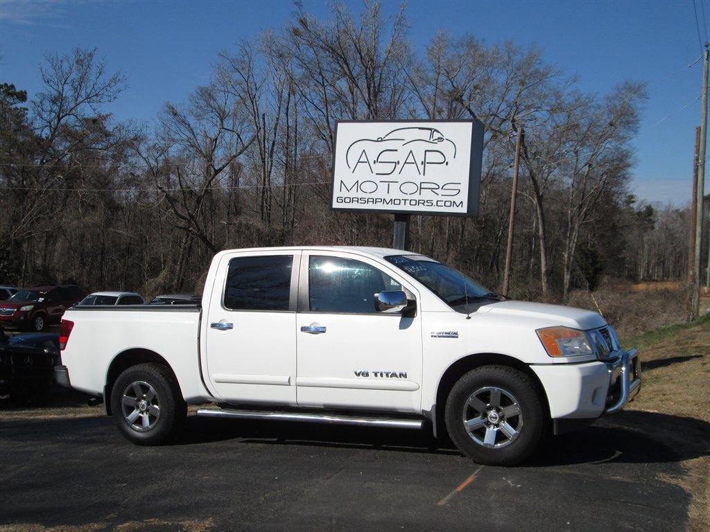 2011 Nissan Titan SV