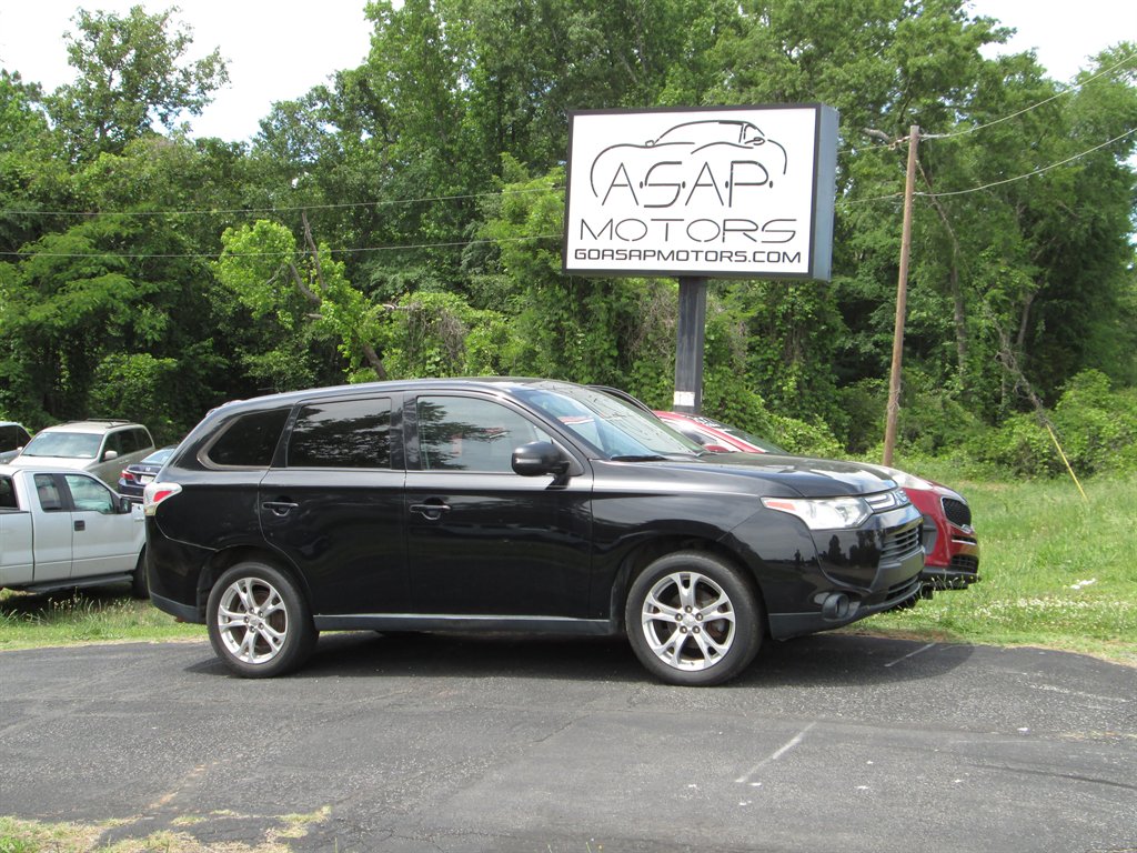 2014 Mitsubishi Outlander SE FWD's photo