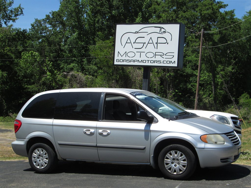 2006 Chrysler Town & Country Base