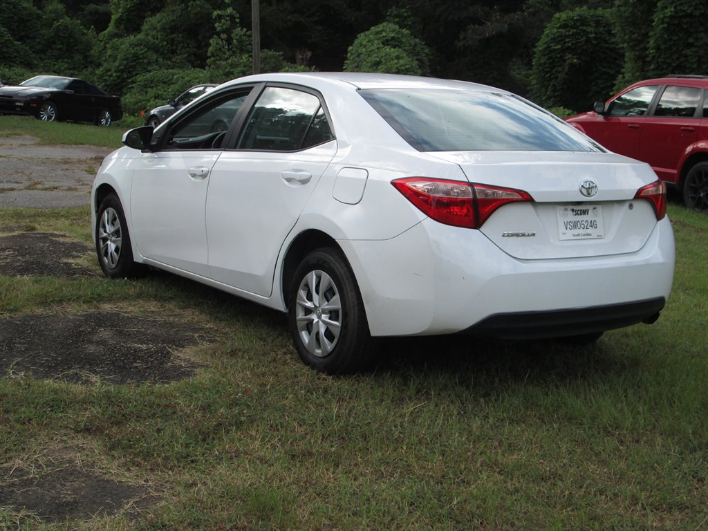 2017 Toyota Corolla L photo 3