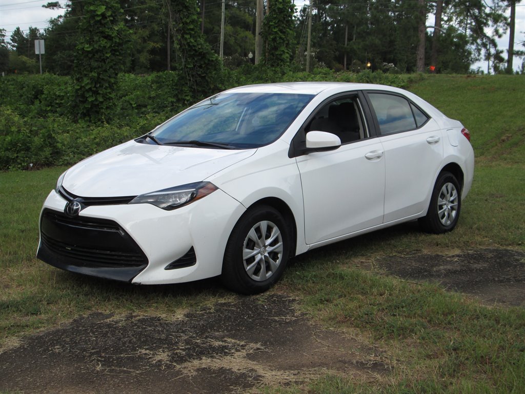 2017 Toyota Corolla L photo 2