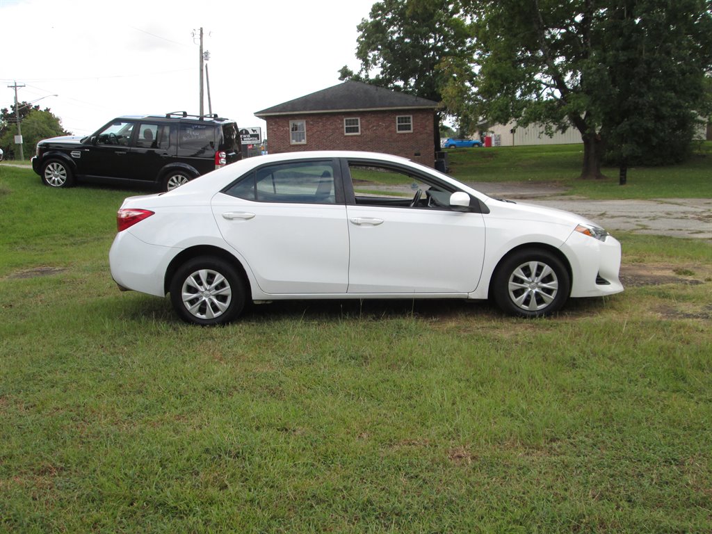 2017 Toyota Corolla L photo 5