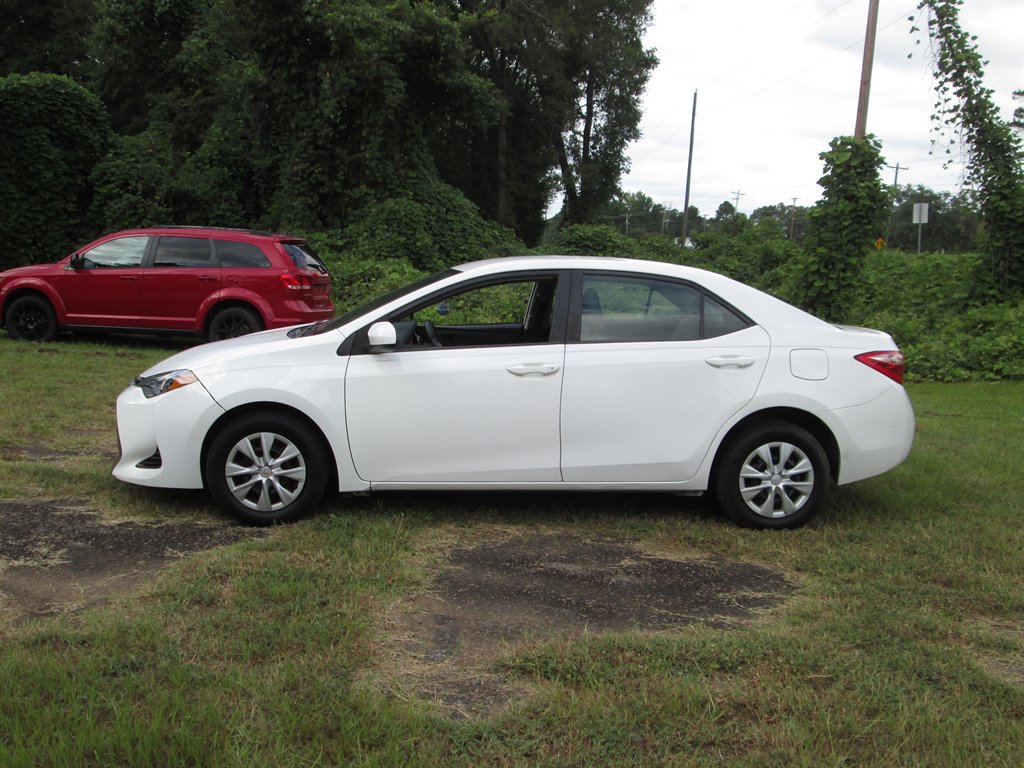 2017 Toyota Corolla L photo 6