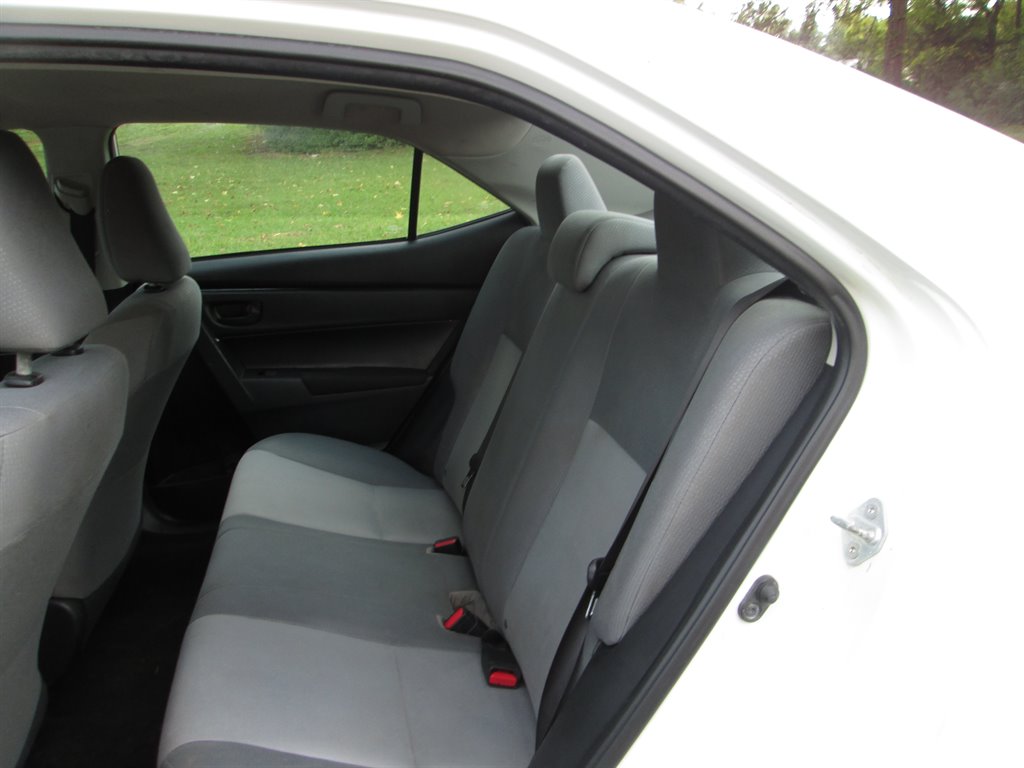 2017 Toyota Corolla L - Photo 10