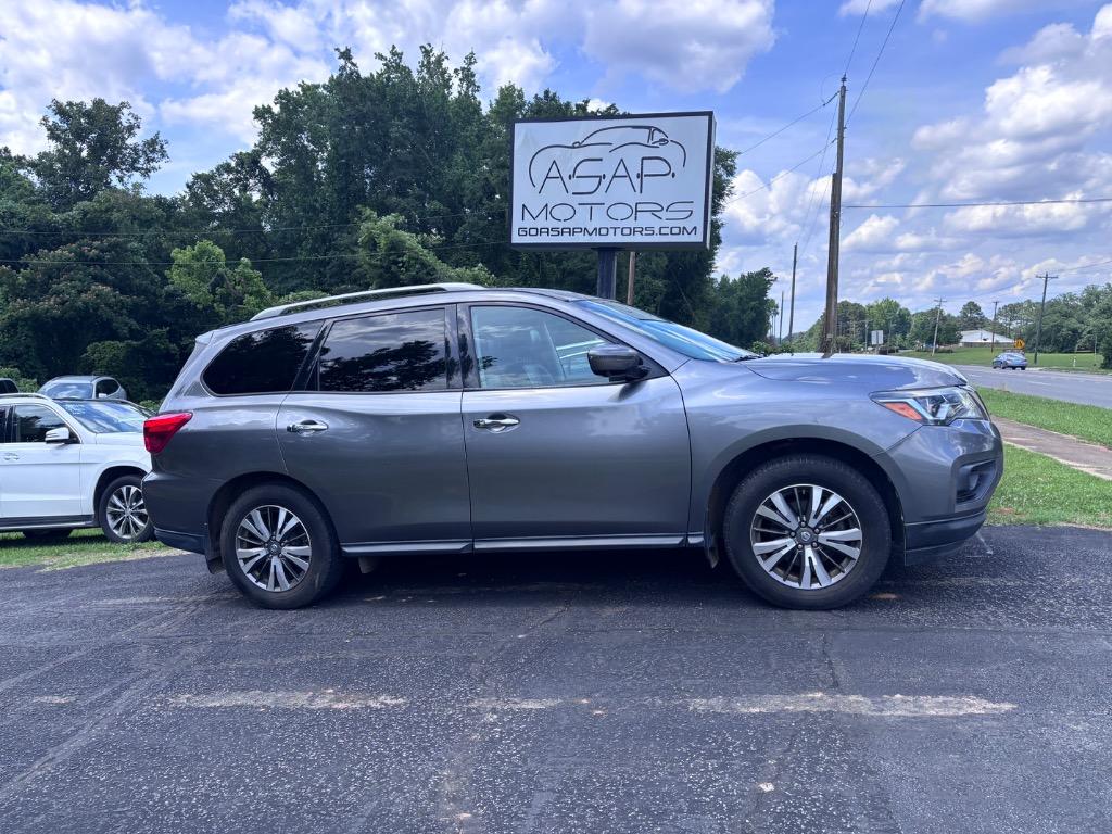 2017 Nissan Pathfinder SL 4WD's photo