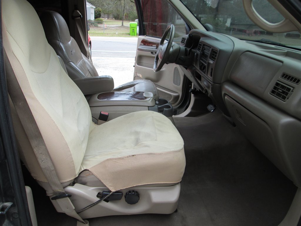 2001 Ford Excursion Limited photo 13